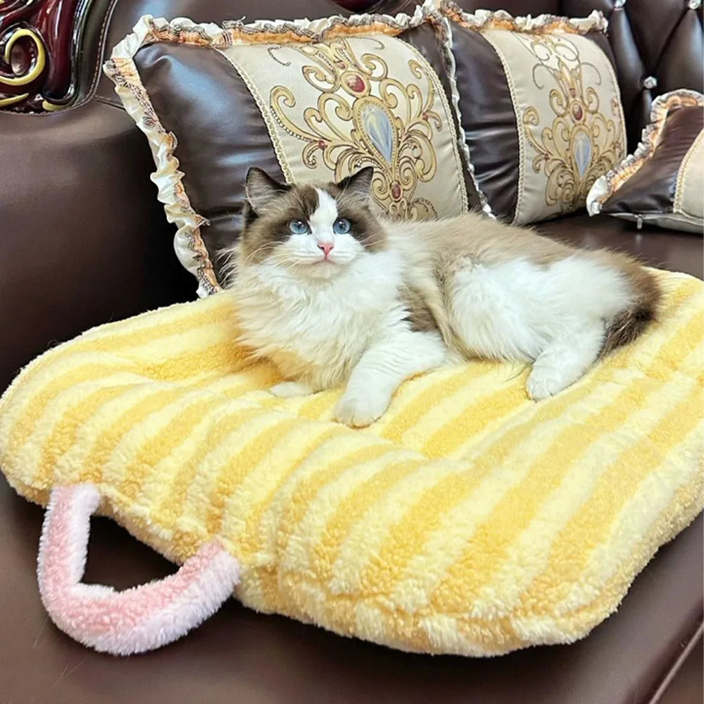 The AeroDream™ Oval Plush Pet Bed | All-Season Comfort for Cats & Dogs