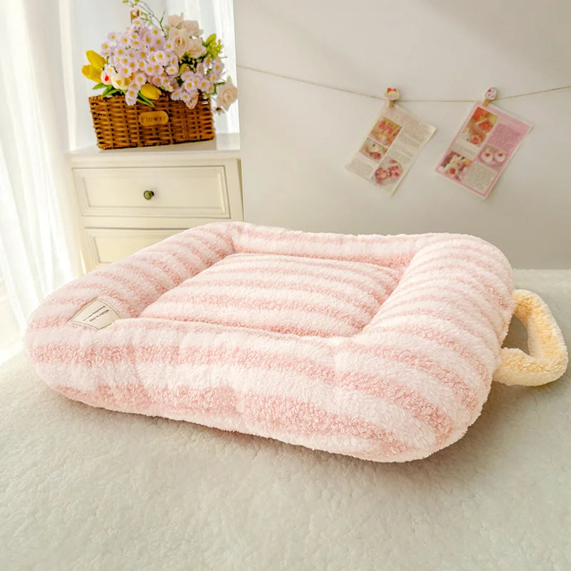 The AeroDream™ Oval Plush Pet Bed | All-Season Comfort for Cats & Dogs