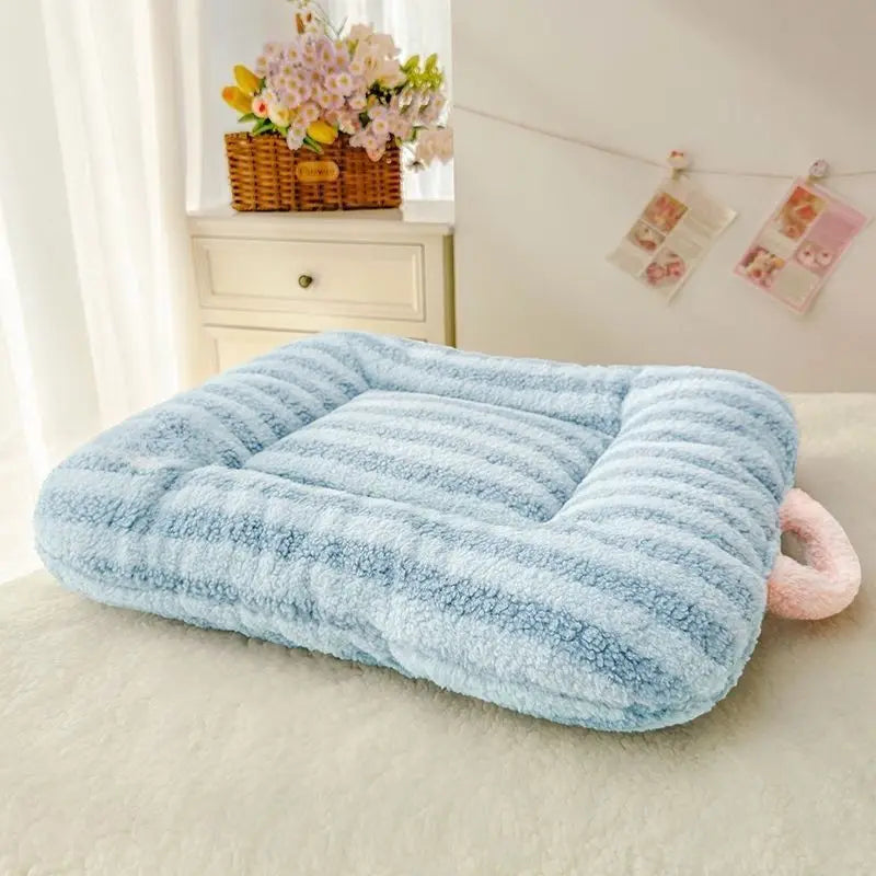 The AeroDream™ Oval Plush Pet Bed | All-Season Comfort for Cats & Dogs